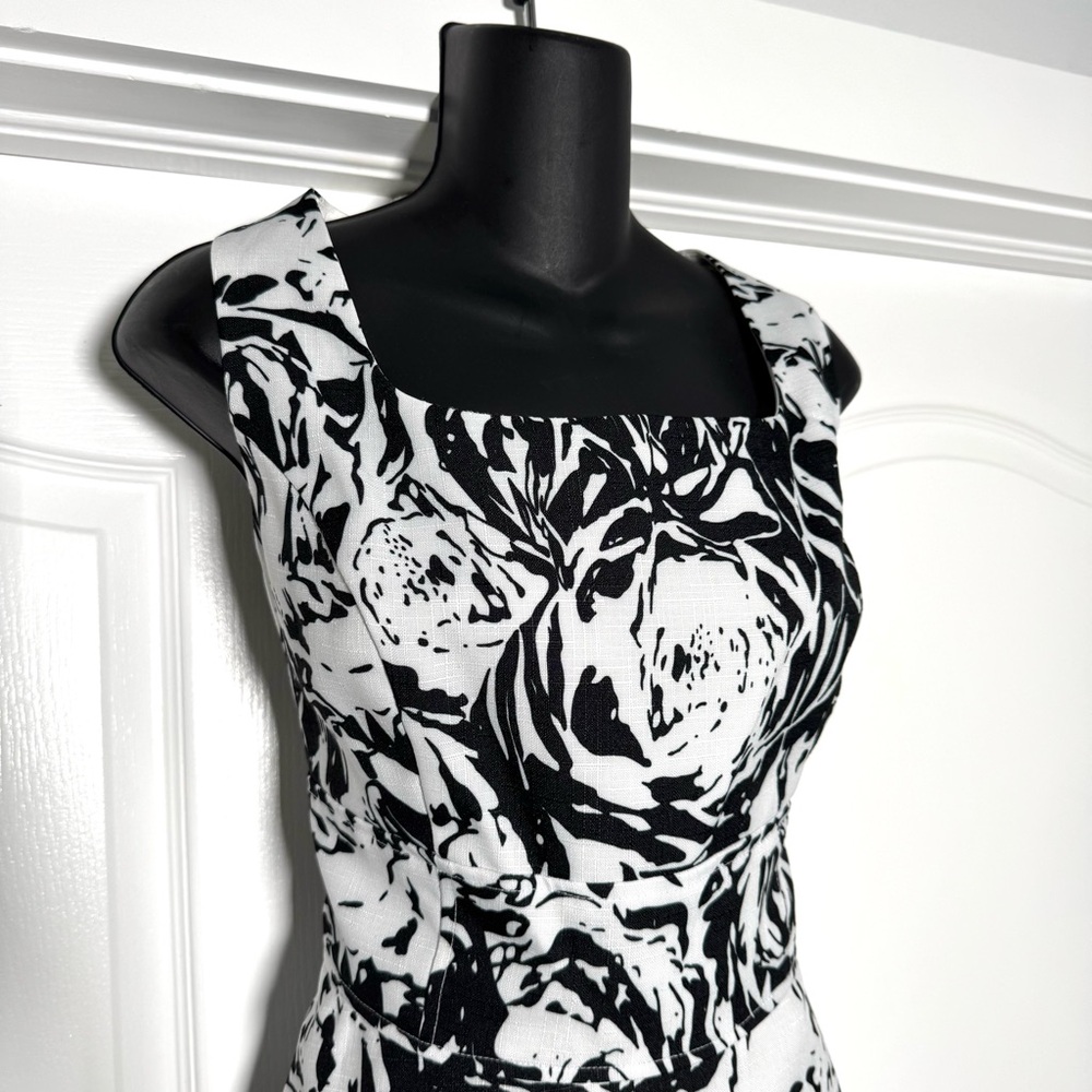 Kasper Black White Floral Fit & Flare Sleeveless Dress Size 14 Fully Lined - Picture 4 of 9